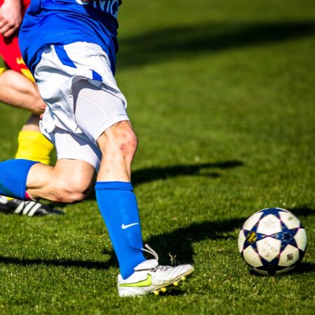 Fairplay im Fußball: Herausforderung für Spieler und Schiedsrichter